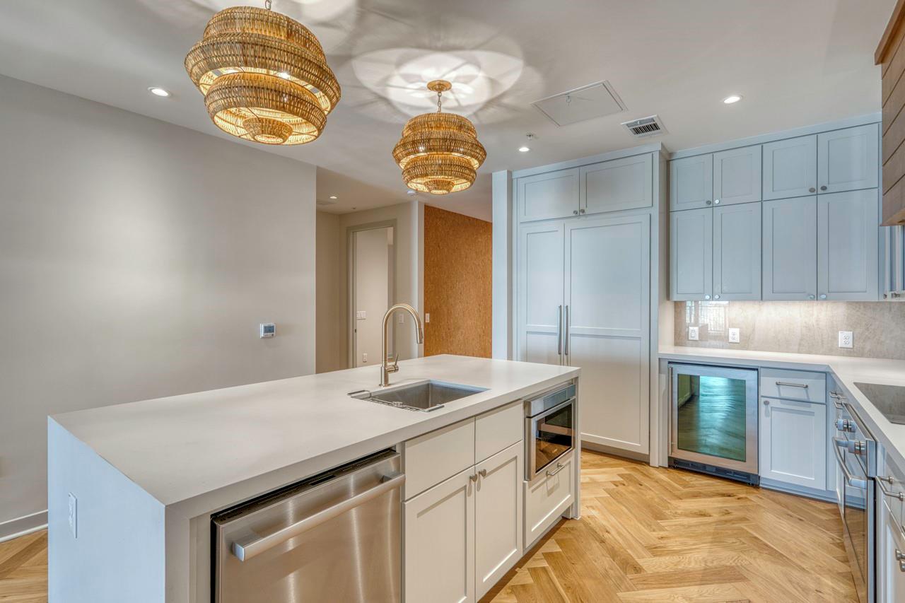 82 Island DR 8204