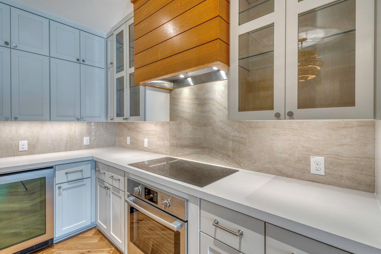 82 Island DR 8204