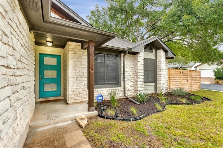 Photo 1 of 18 — 8900 Linton DR, Austin, TX 78748