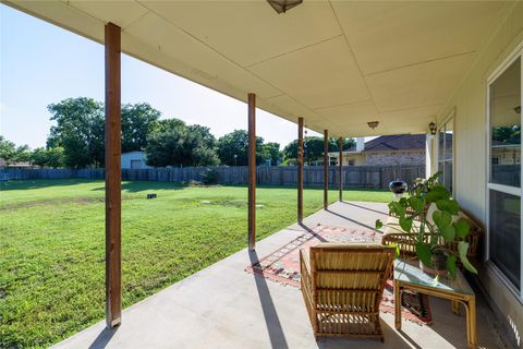 Single Family Residence in Hutto TX 210 SPOTTED FAWN DR 2.jpg