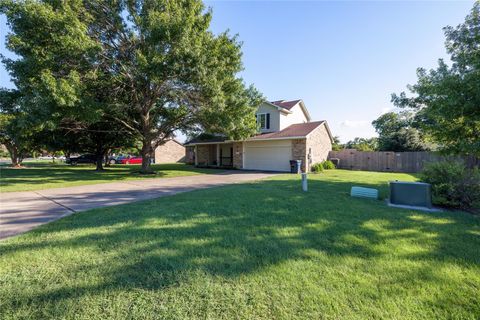 Single Family Residence in Hutto TX 210 SPOTTED FAWN DR 36.jpg