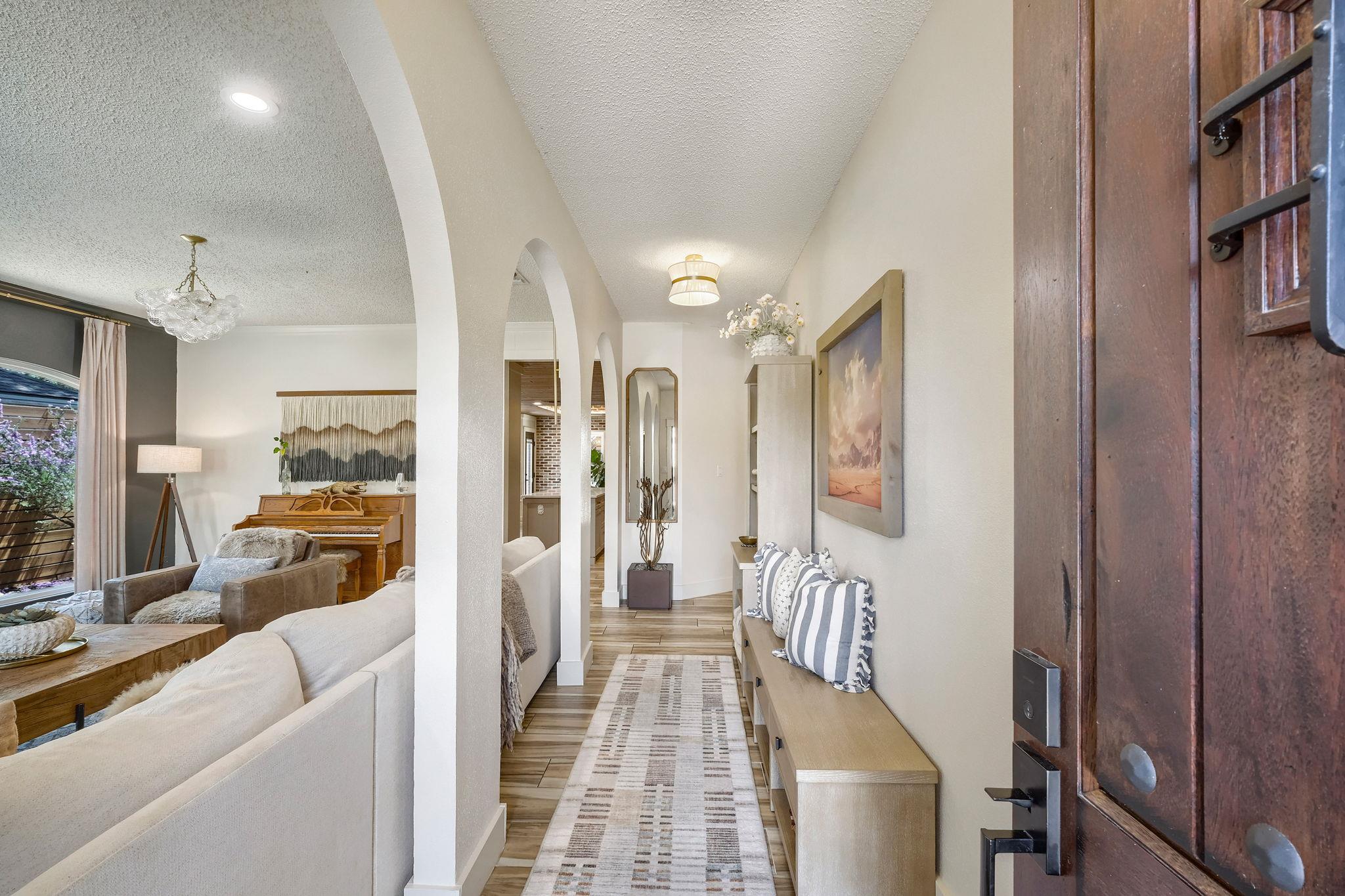 945 Queens DR