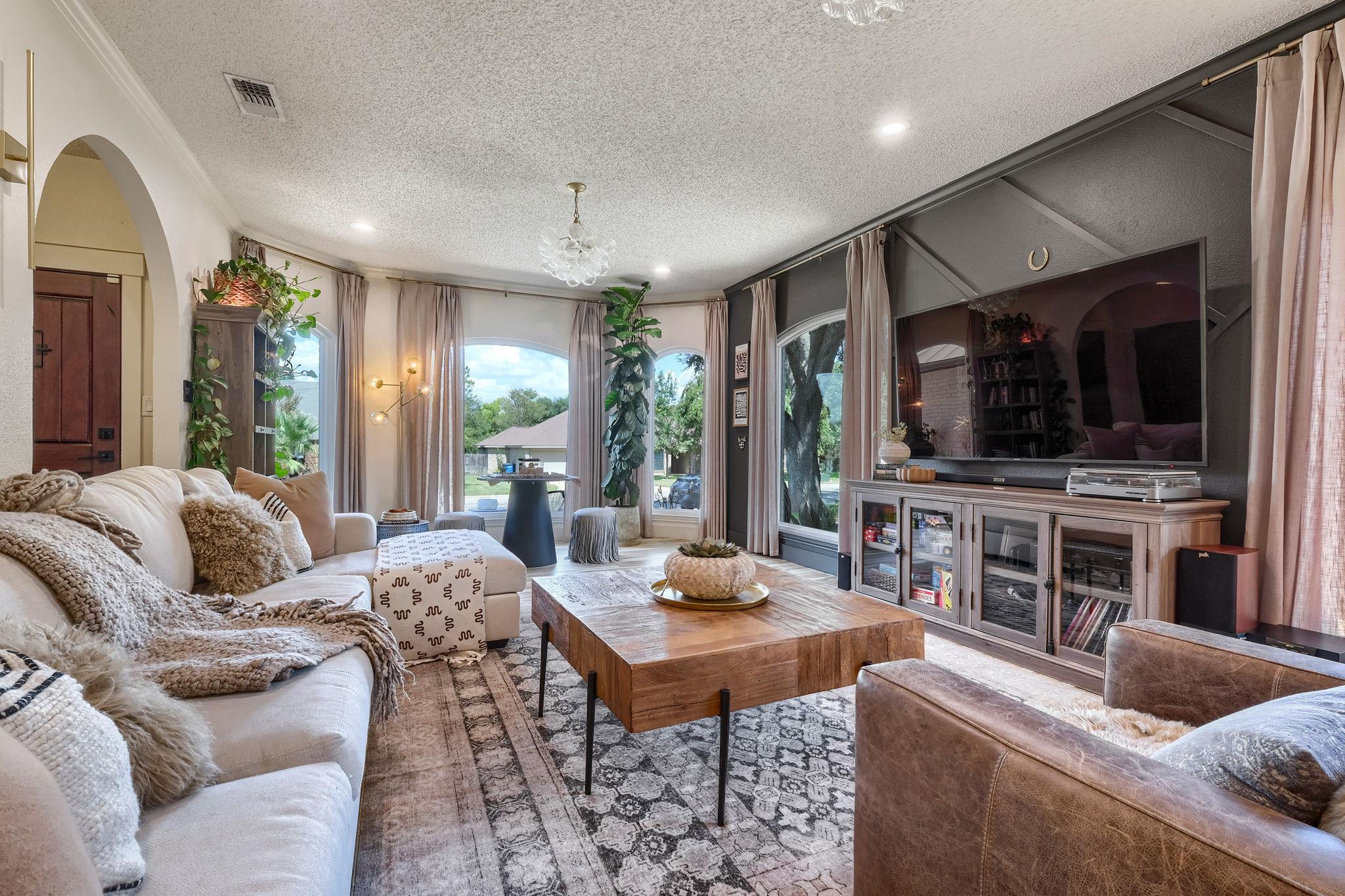 945 Queens DR