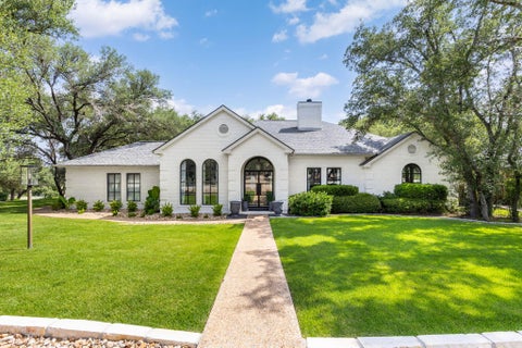 Photo of 301 Copperleaf RD, Lakeway, TX 78734 (MLS # 1028485)