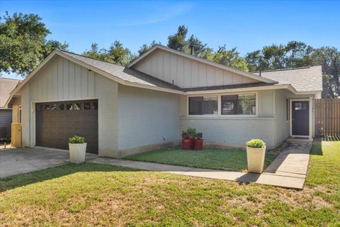 Photo of 9820 Briar Ridge DR, Austin, TX 78748 (MLS # 3215252)