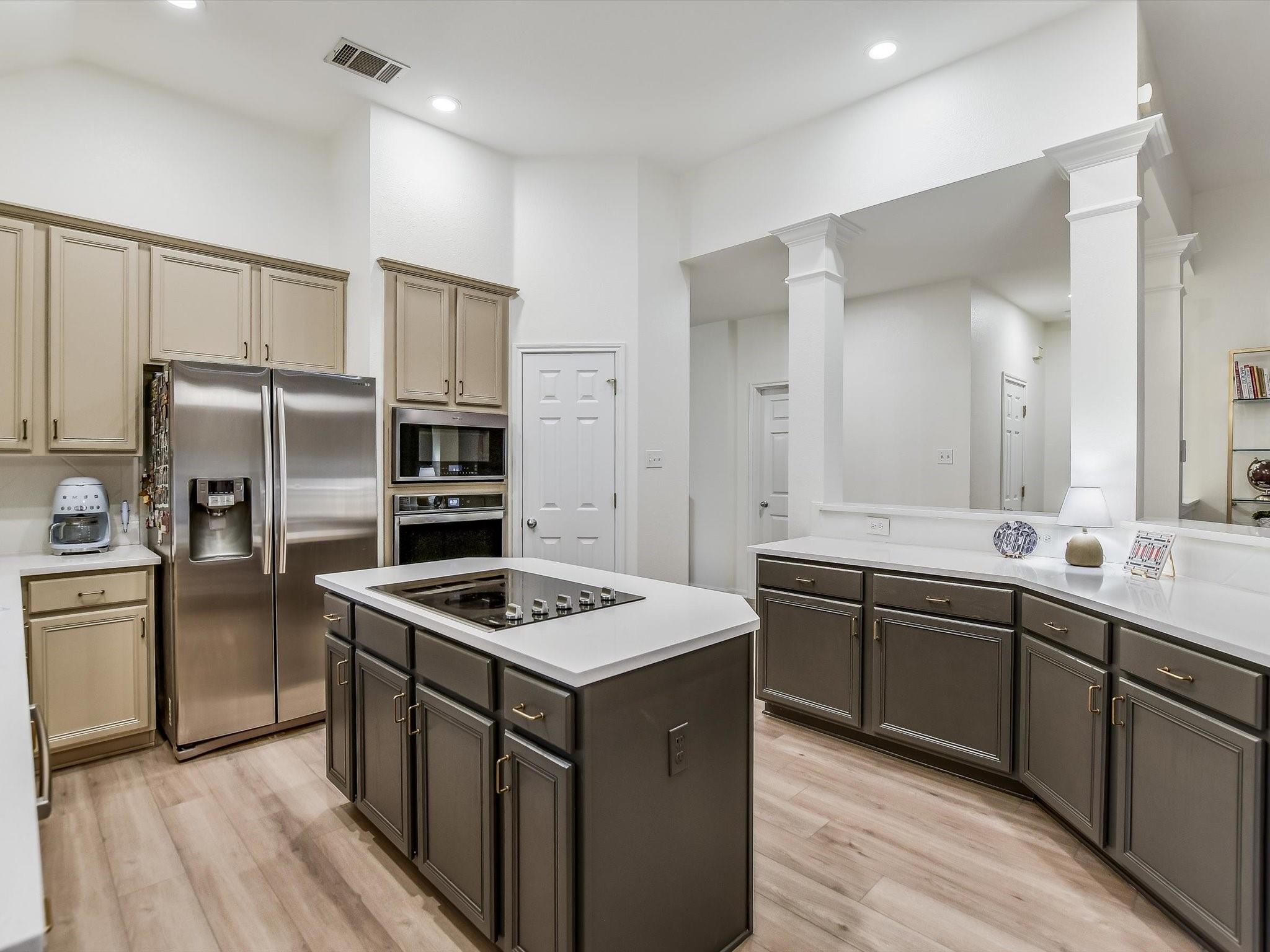 Austin, Texas 78727, United States, 3 Bedrooms Bedrooms, ,3 BathroomsBathrooms,Residential,Pending,48659