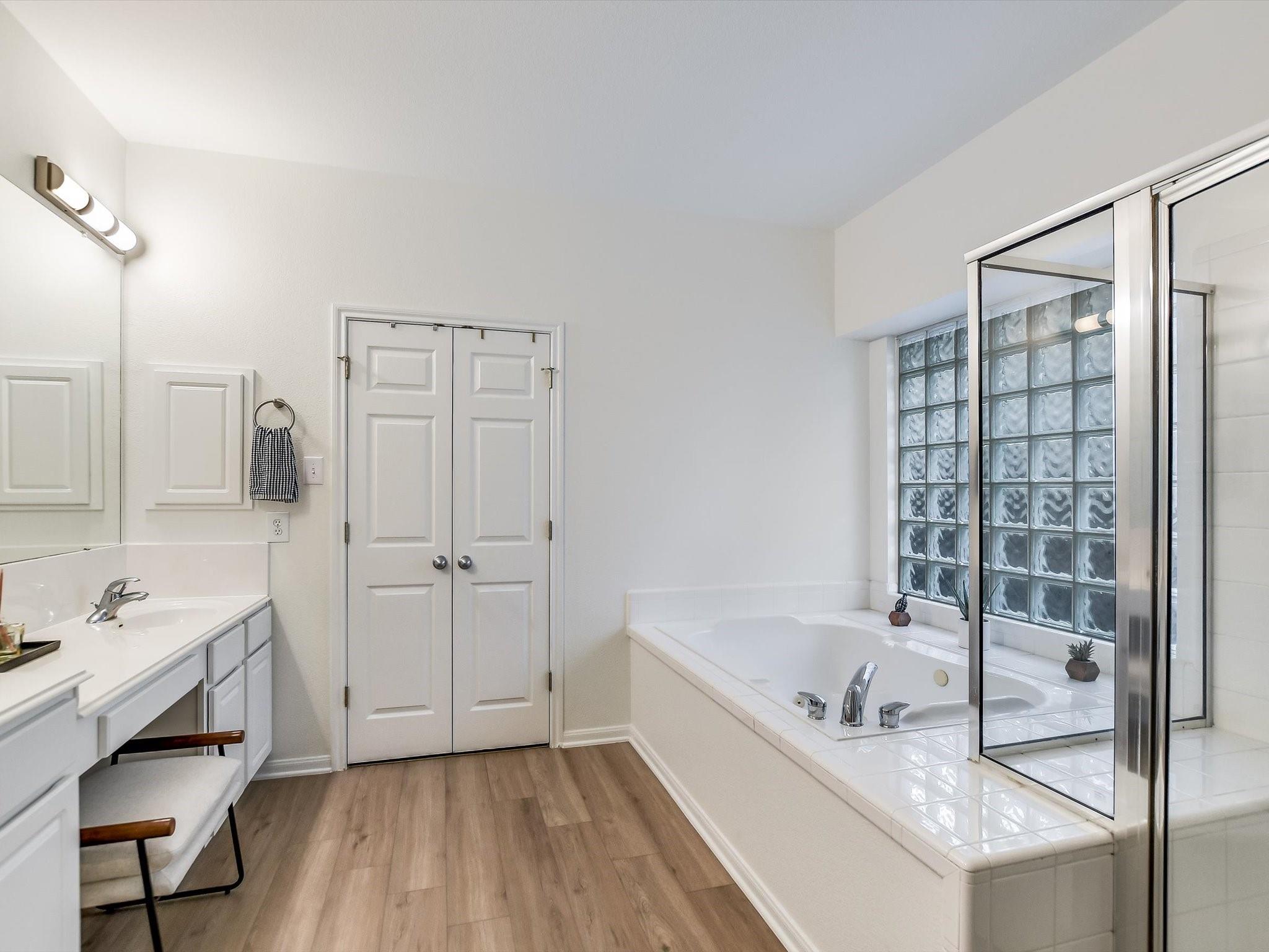 Austin, Texas 78727, United States, 3 Bedrooms Bedrooms, ,3 BathroomsBathrooms,Residential,Pending,48659