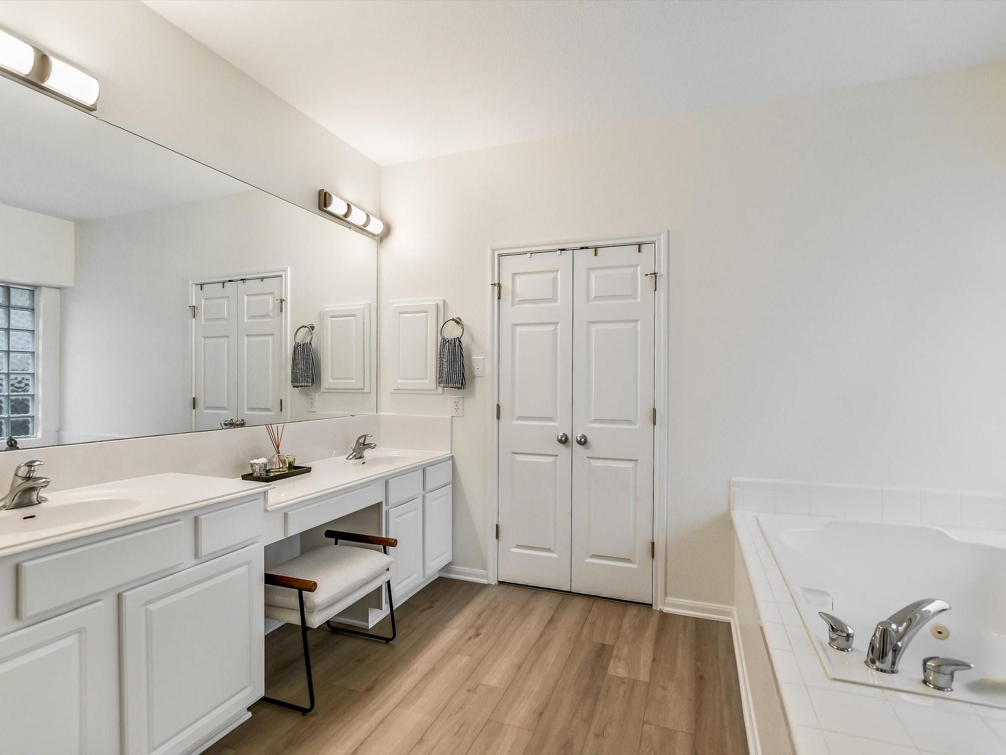 Austin, Texas 78727, United States, 3 Bedrooms Bedrooms, ,3 BathroomsBathrooms,Residential,Pending,48659