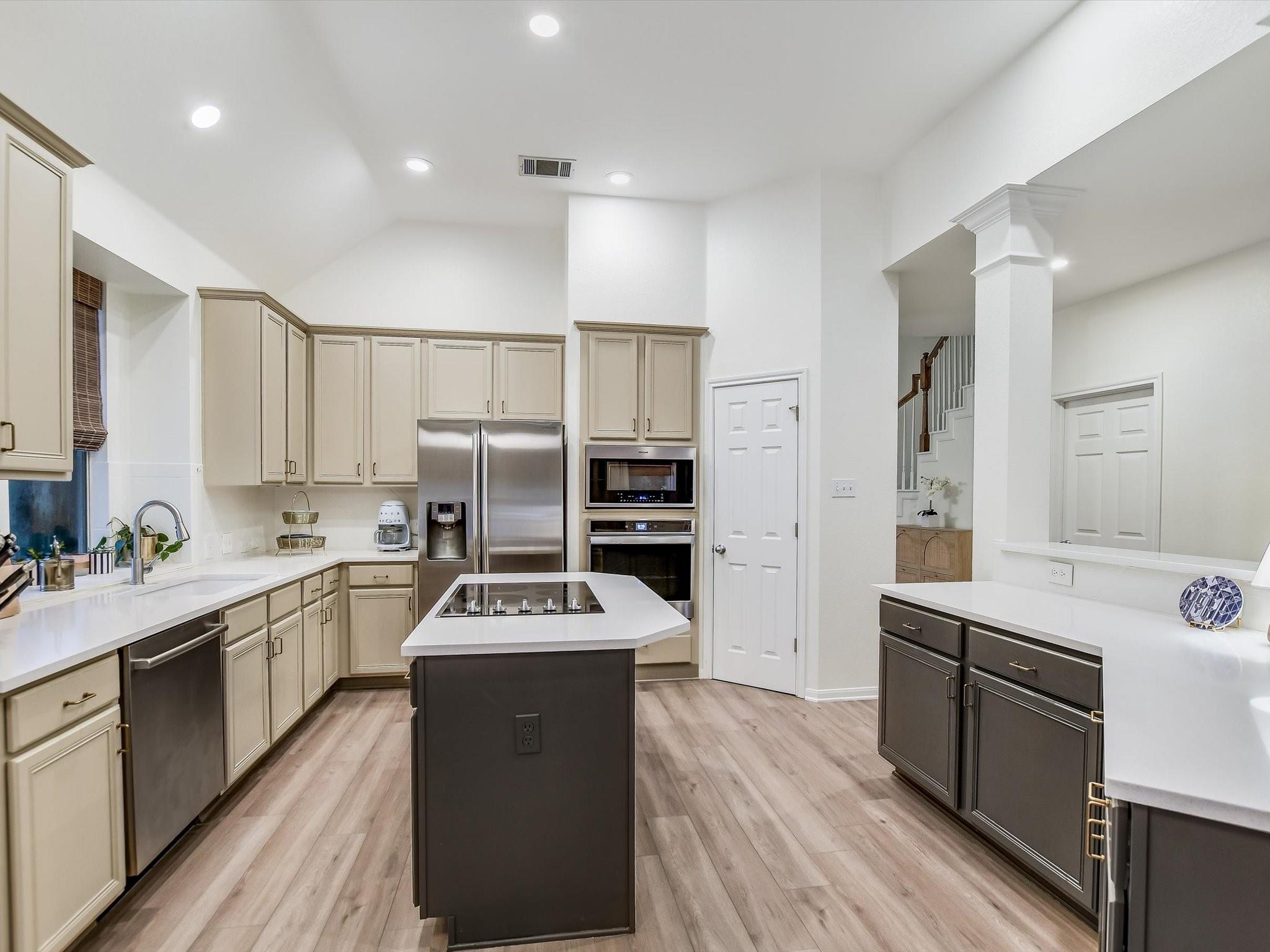 Austin, Texas 78727, United States, 3 Bedrooms Bedrooms, ,3 BathroomsBathrooms,Residential,Pending,48659