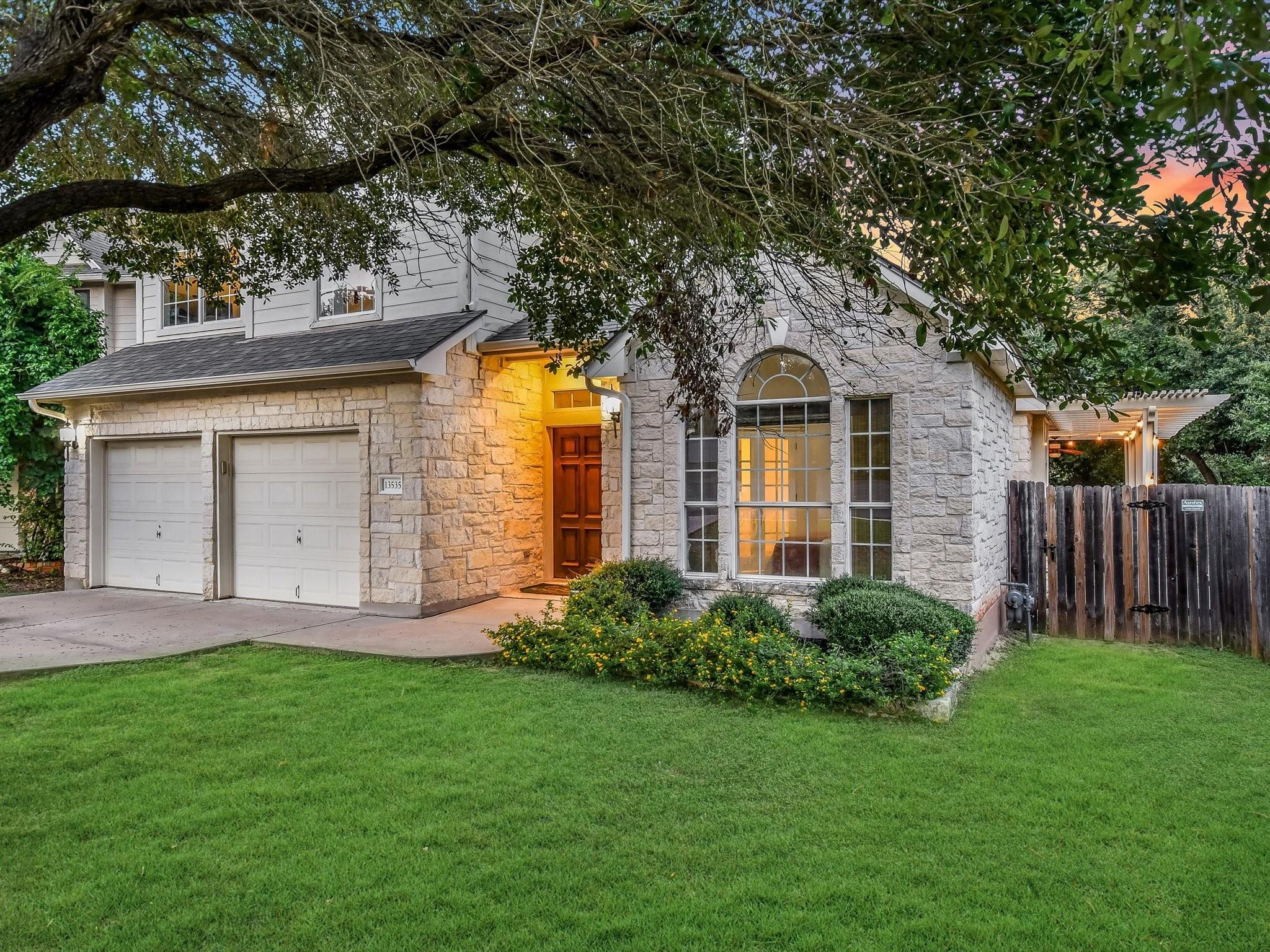 Austin, Texas 78727, United States, 3 Bedrooms Bedrooms, ,3 BathroomsBathrooms,Residential,Pending,48659