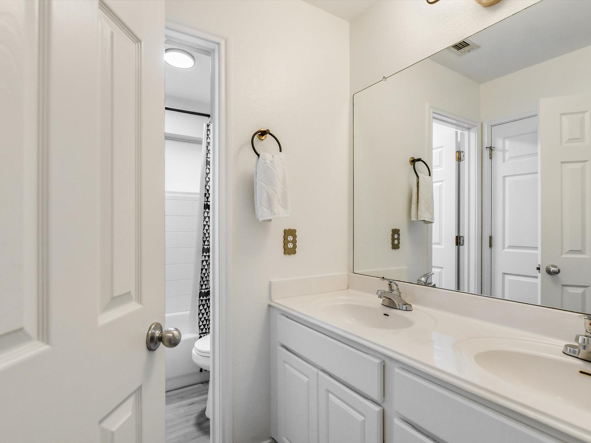 Austin, Texas 78727, United States, 3 Bedrooms Bedrooms, ,3 BathroomsBathrooms,Residential,Pending,48659