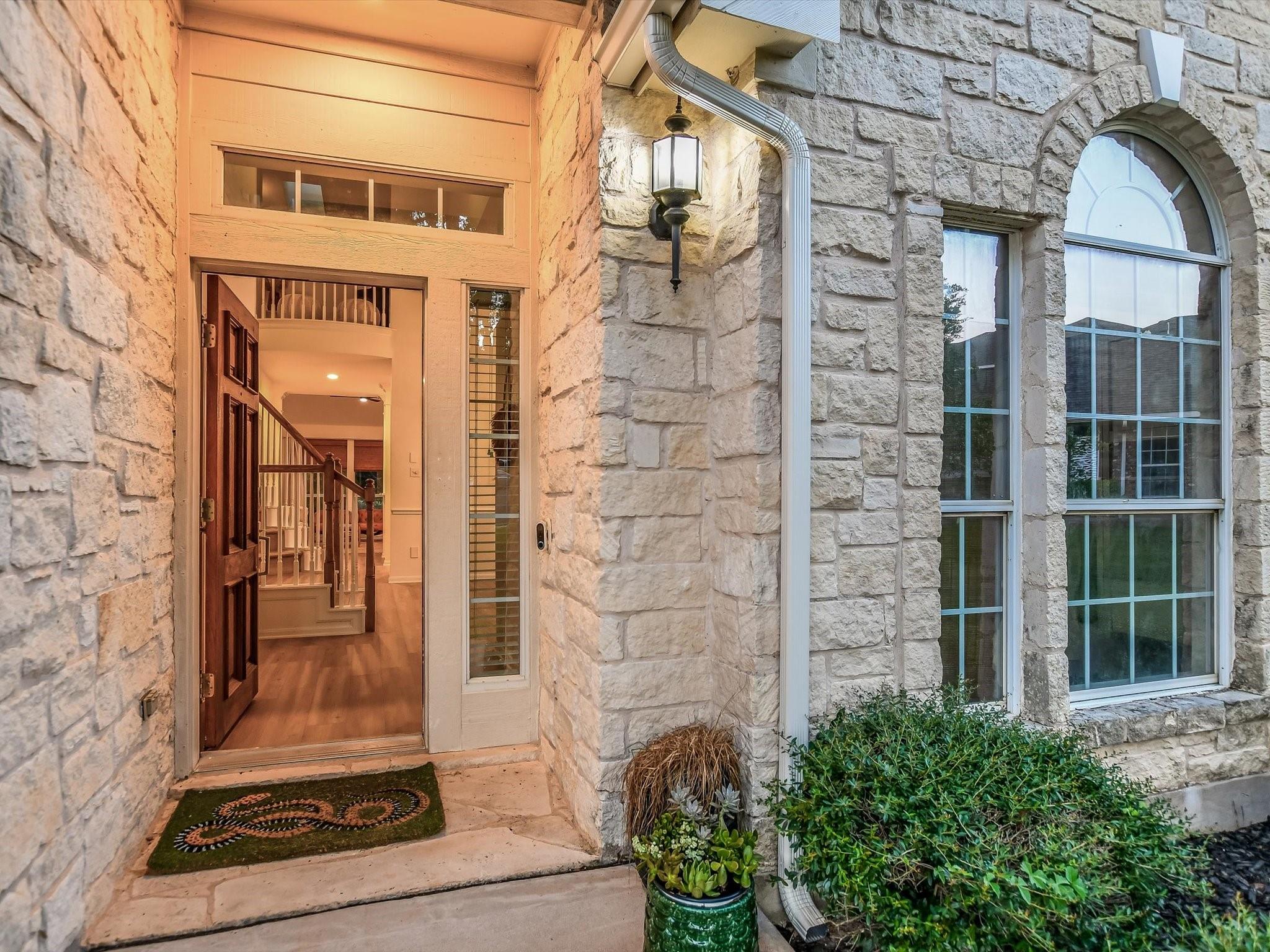 Austin, Texas 78727, United States, 3 Bedrooms Bedrooms, ,3 BathroomsBathrooms,Residential,Pending,48659