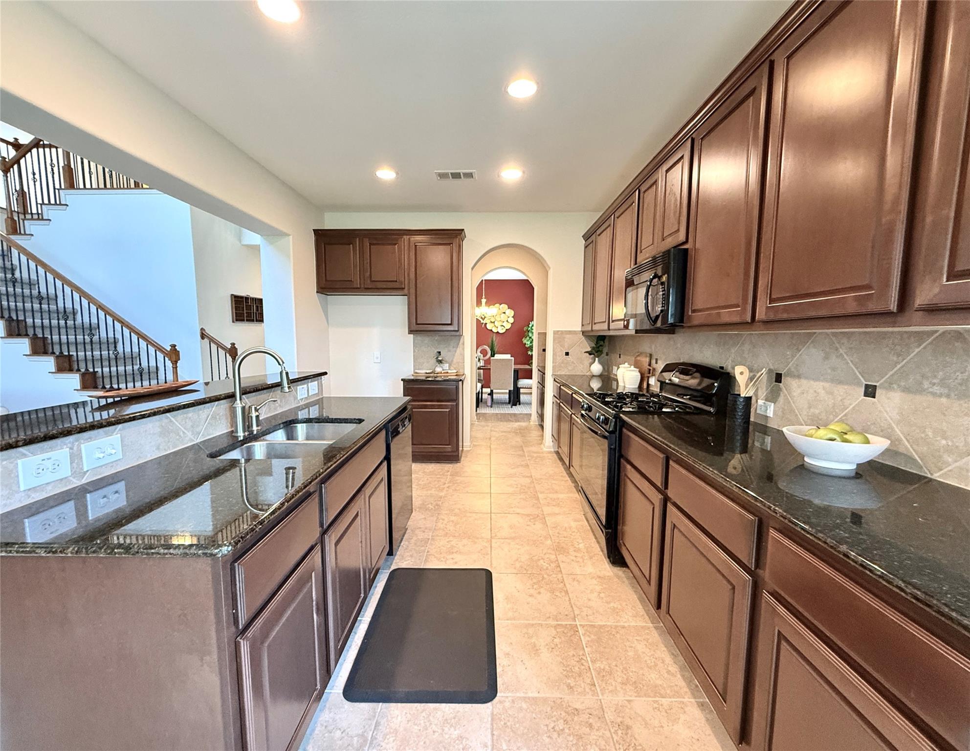 2233 Village View LOOP