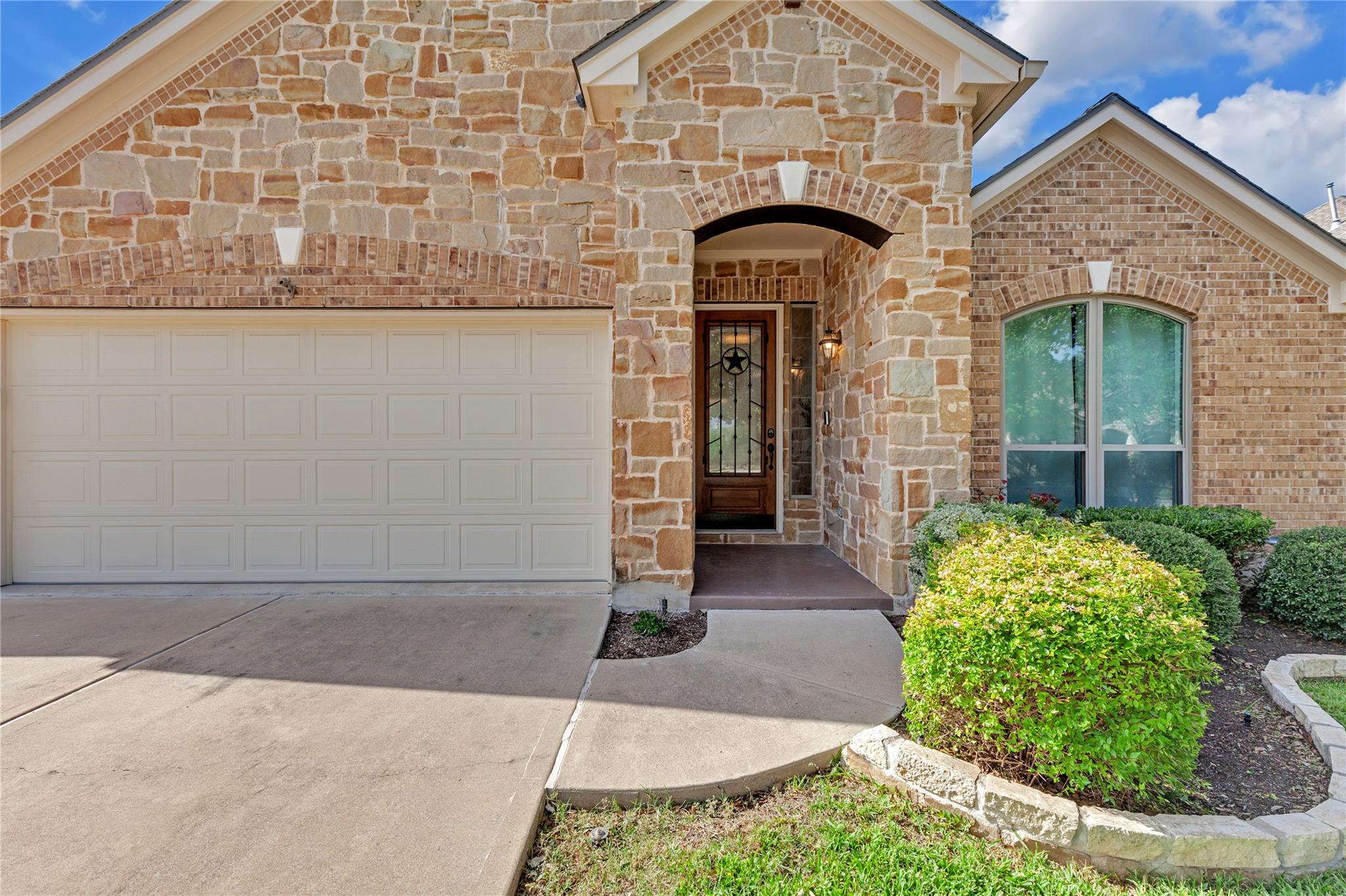 3209 Herradura DR