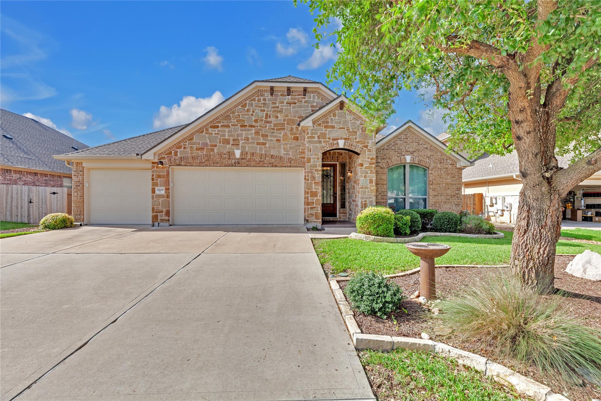 3209 Herradura DR