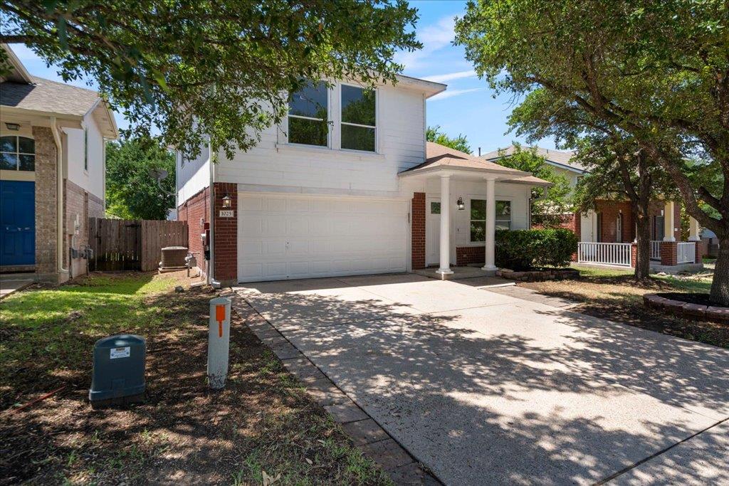 1025 Doras DR