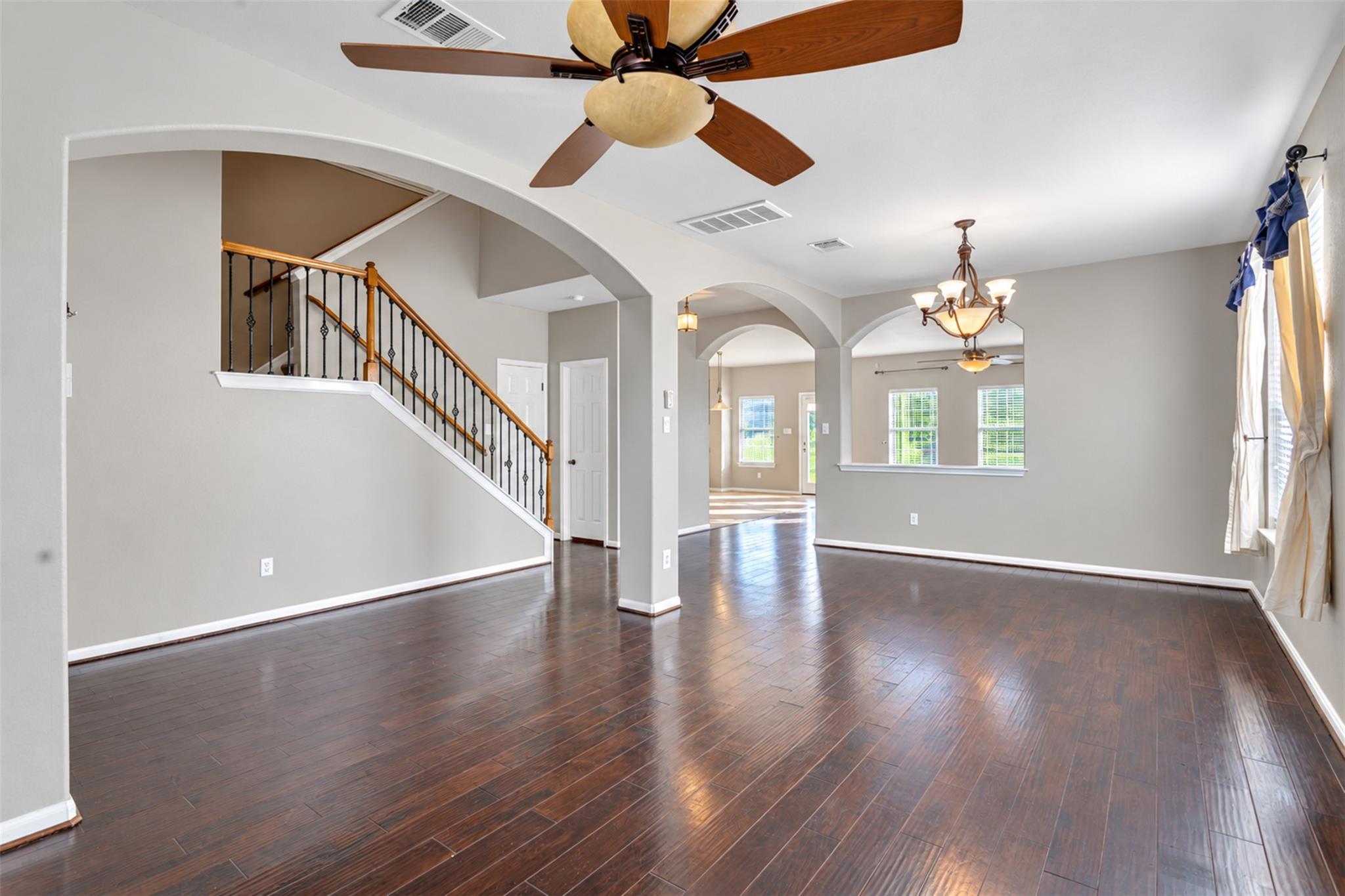 917 Abbeyglen Castle DR