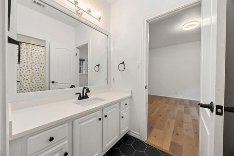 Tiny photo for 10502 Grand Oak DR, Austin, TX 78750 (MLS # 7723263)