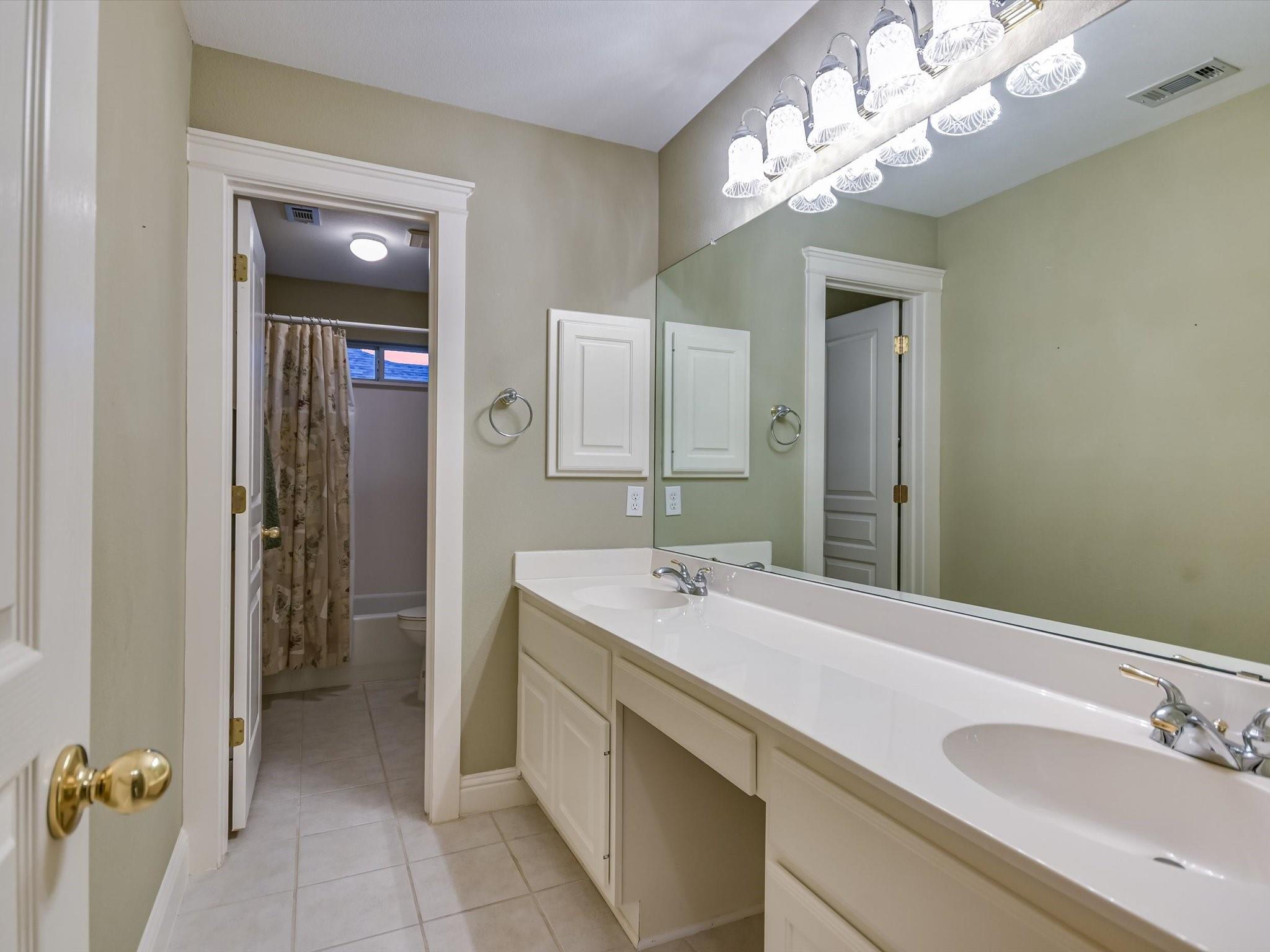 Austin, Texas 78749, United States, 3 Bedrooms Bedrooms, ,3 BathroomsBathrooms,Residential,Pending,19195