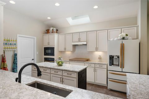 Photo of 109 Lombardia DR, Lakeway, TX 78734 (MLS # 6302133)