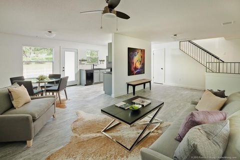 Photo of 1601 E 10th ST, Austin, TX 78702 (MLS # 9810794)
