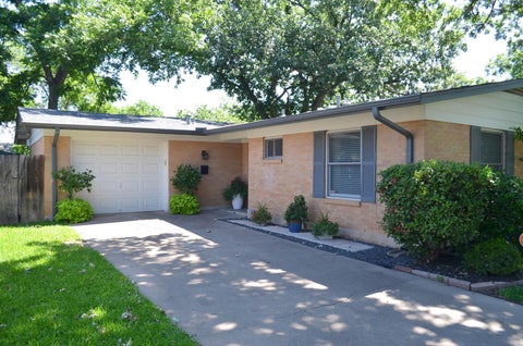 Photo of 2114 Lanier DR, Austin, TX 78757 (MLS # 7572917)
