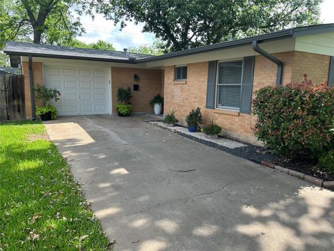 Photo of 2114 Lanier DR, Austin, TX 78757 (MLS # 7572917)