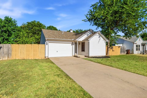 Photo of 2000 Andover DR, Round Rock, TX 78664 (MLS # 2986721)