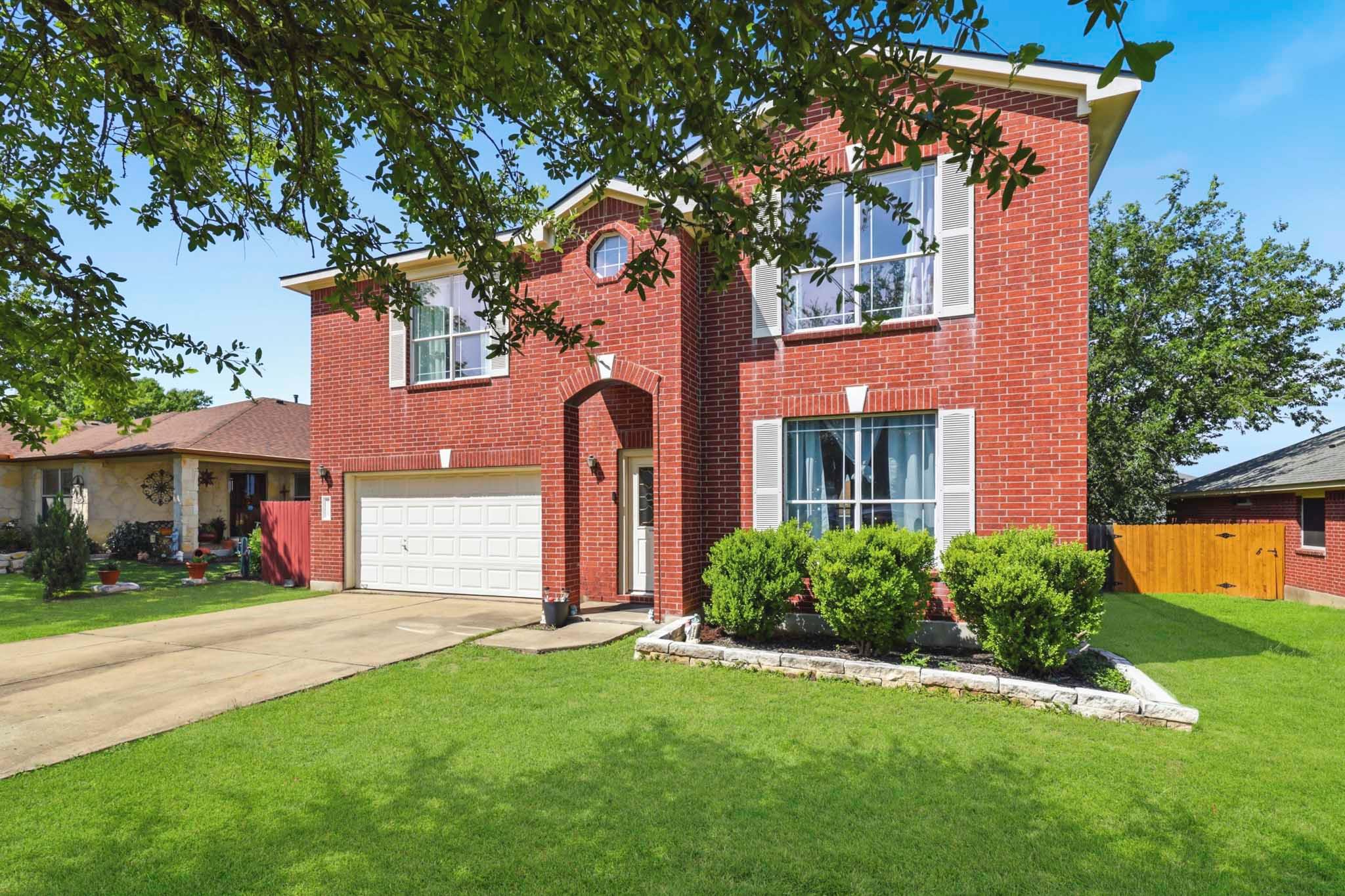 111 Brazos LN