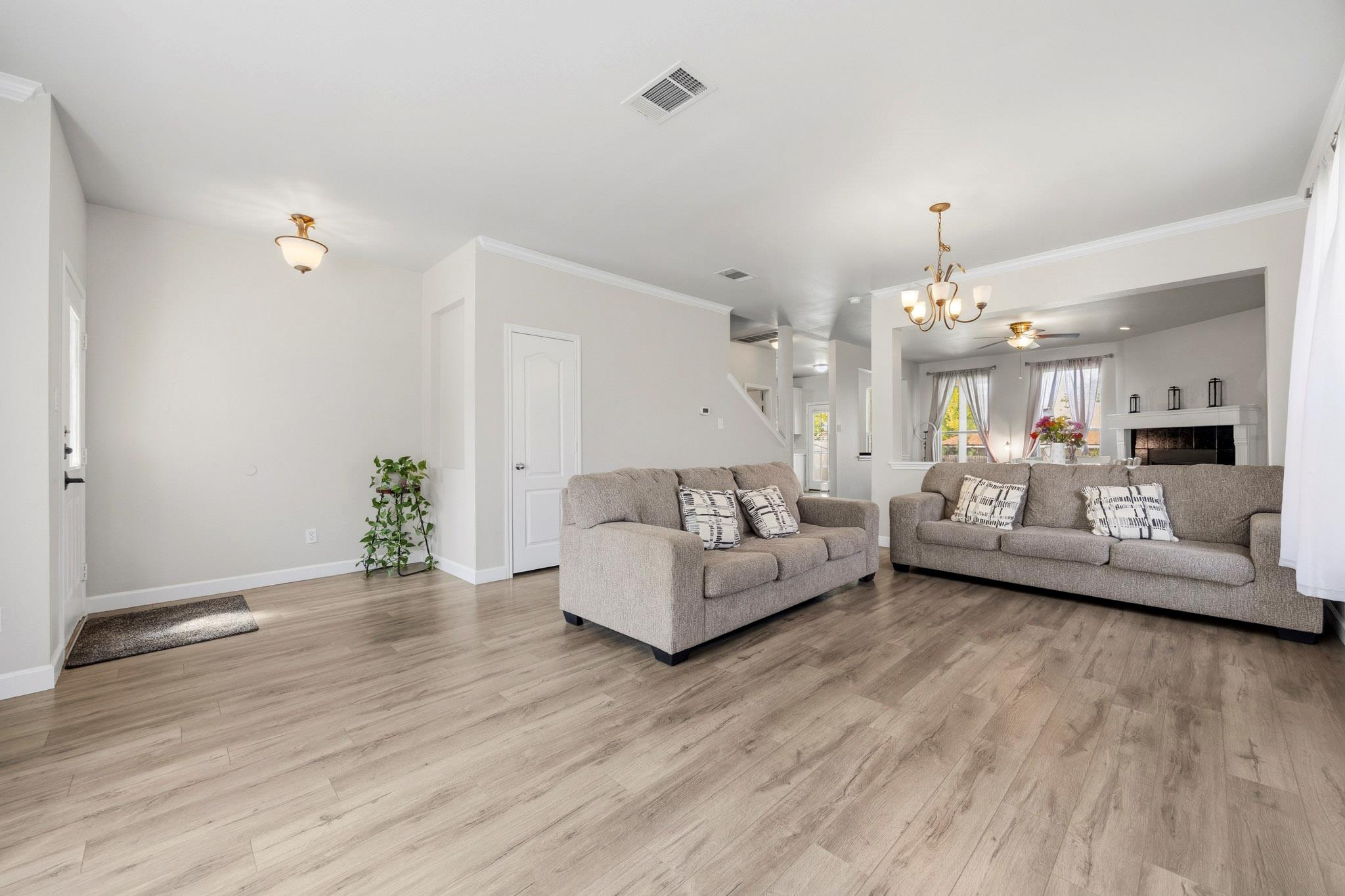 111 Brazos LN