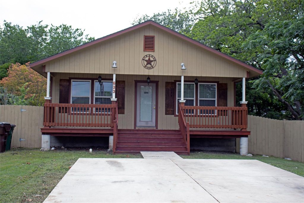 Photo of 633 S Commerce ST, Lockhart, TX 78644 (MLS # 1164103)