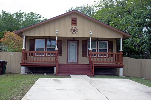 Photo of 633 S Commerce ST, Lockhart, TX 78644 (MLS # 1164103)