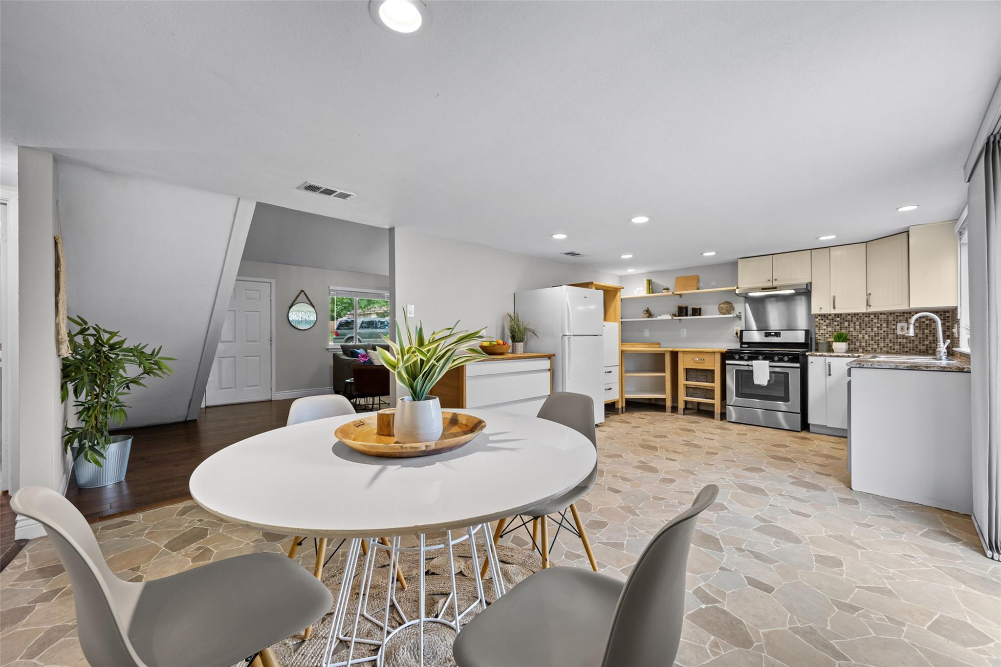 8300 Belclaire CIR