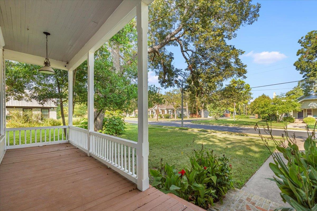 1402 Pecan ST