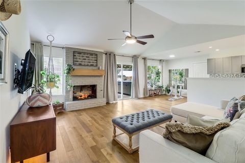 Photo of 7300 Glenhill RD, Austin, TX 78752 (MLS # 8865027)