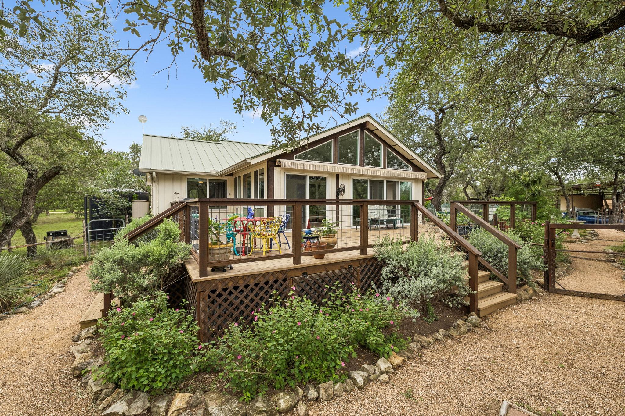 300 Bluff RD