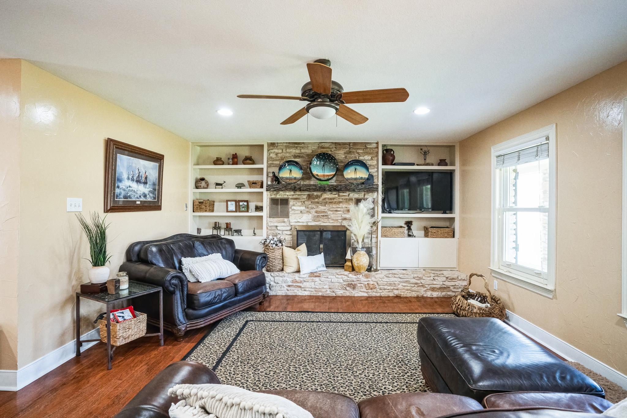718 Post Oak DR