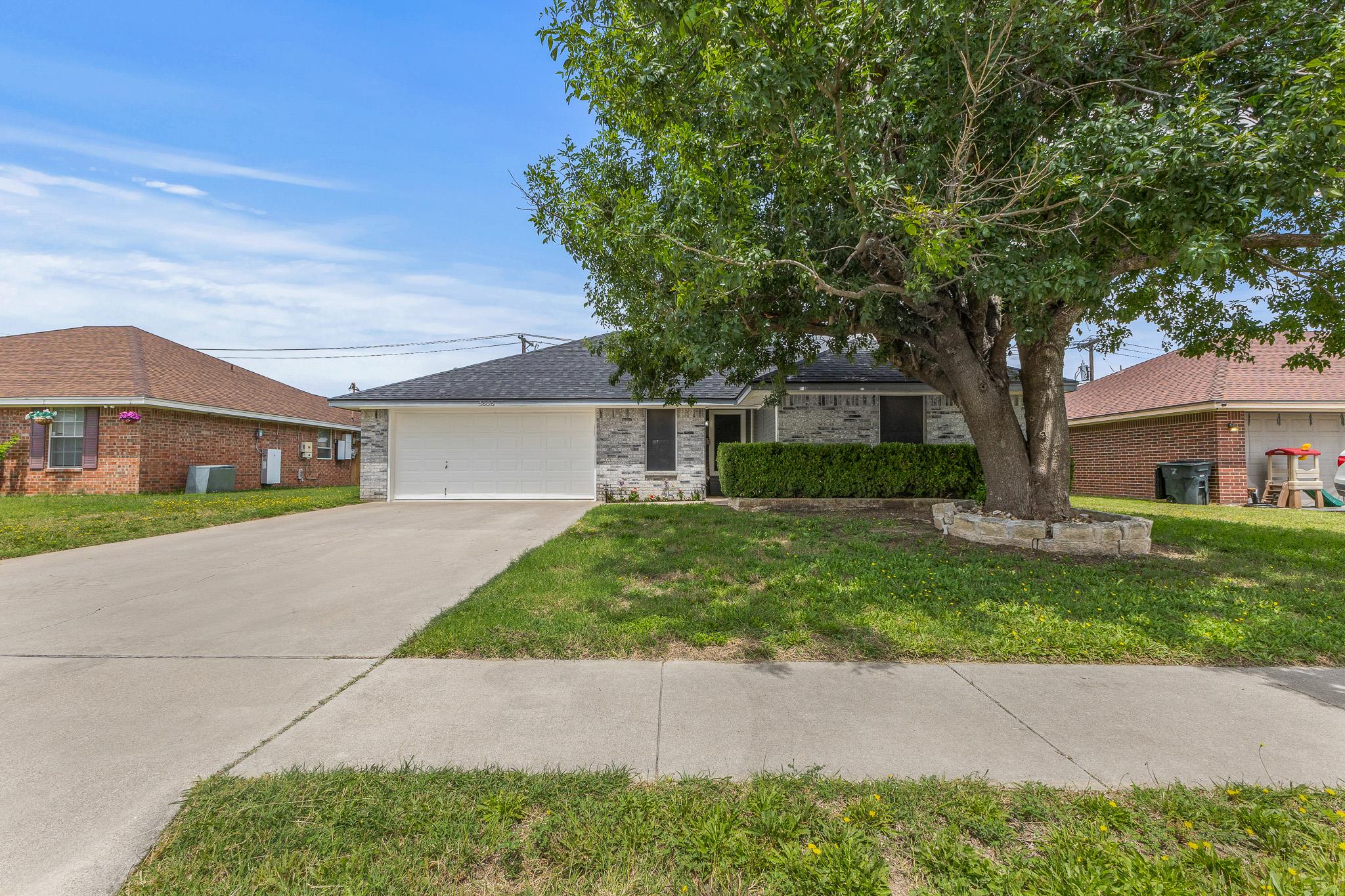 3805 Roundrock DR