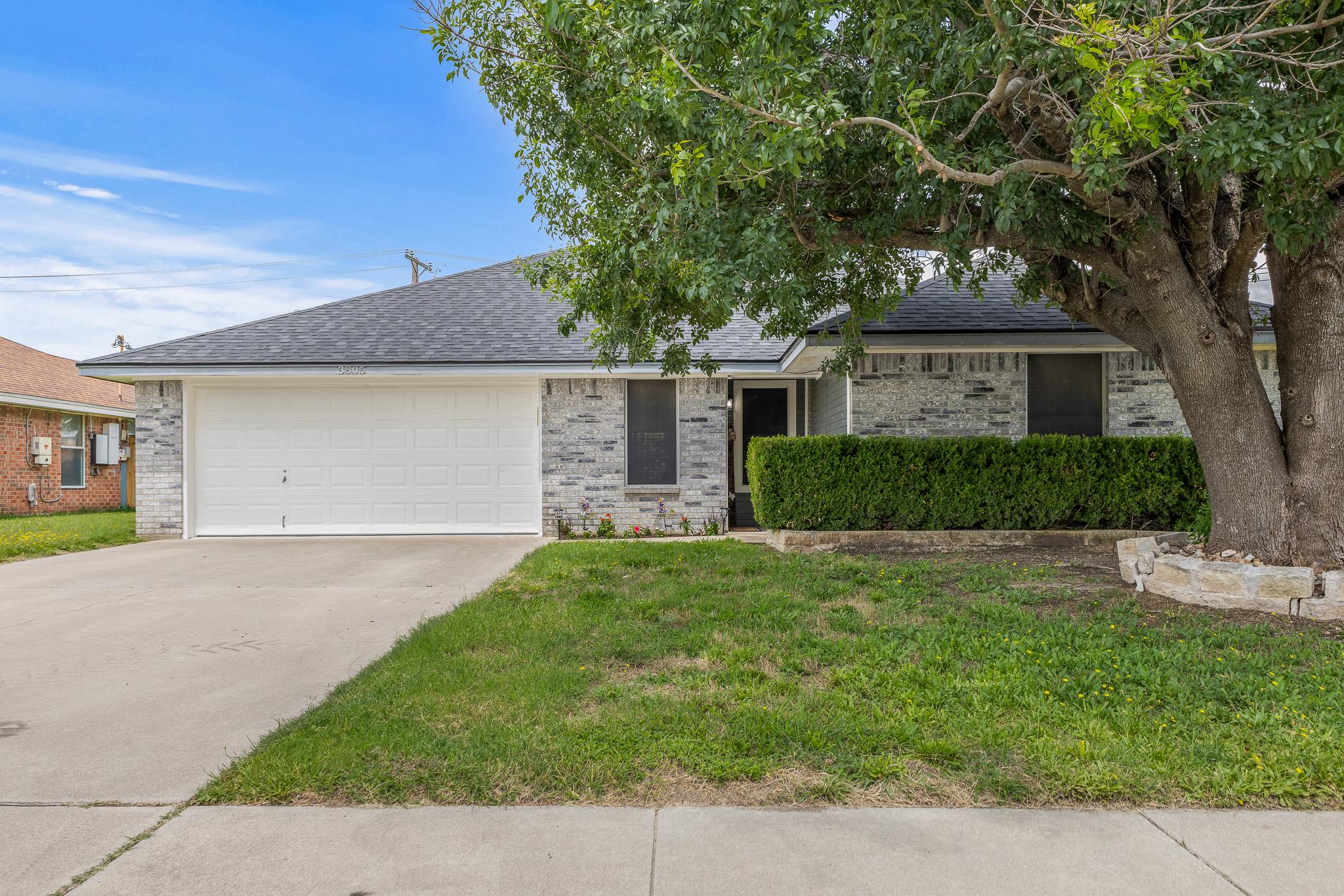 3805 Roundrock DR