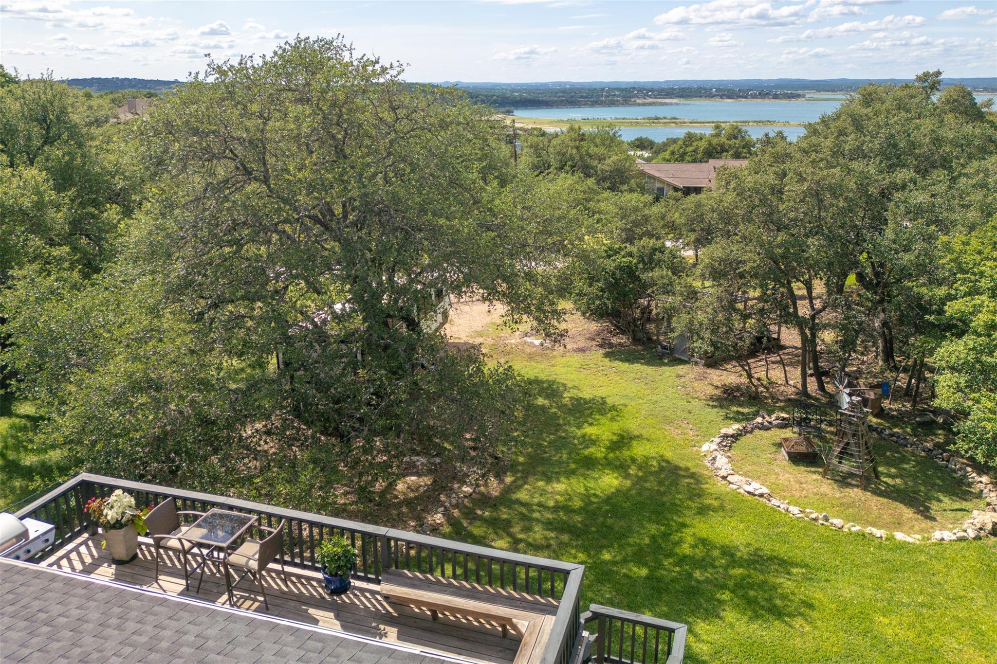 1215 Amanda DR