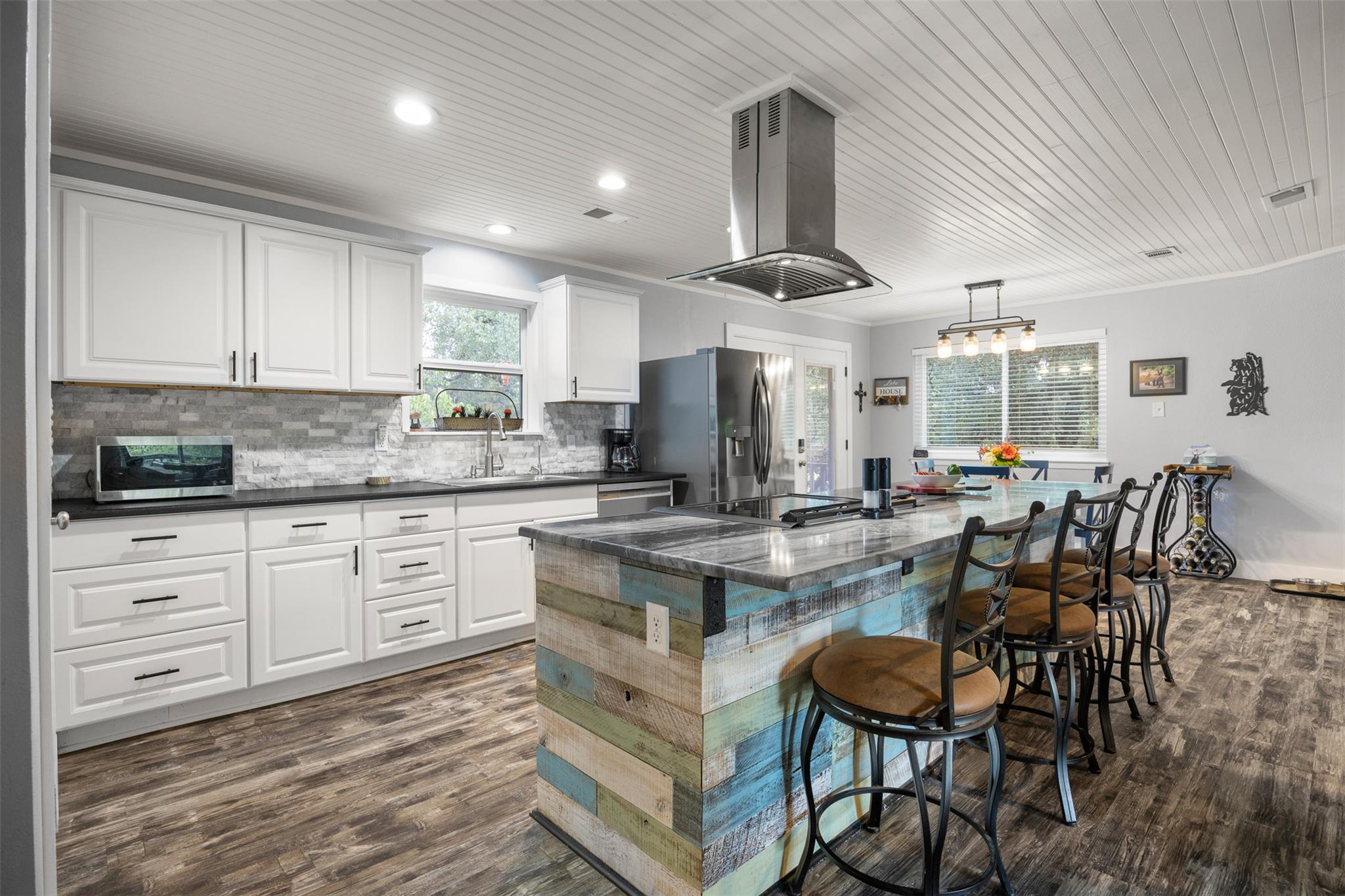 1215 Amanda DR
