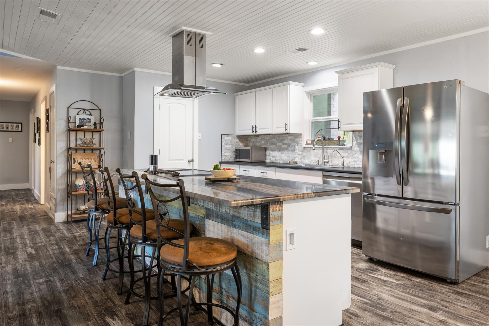 1215 Amanda DR