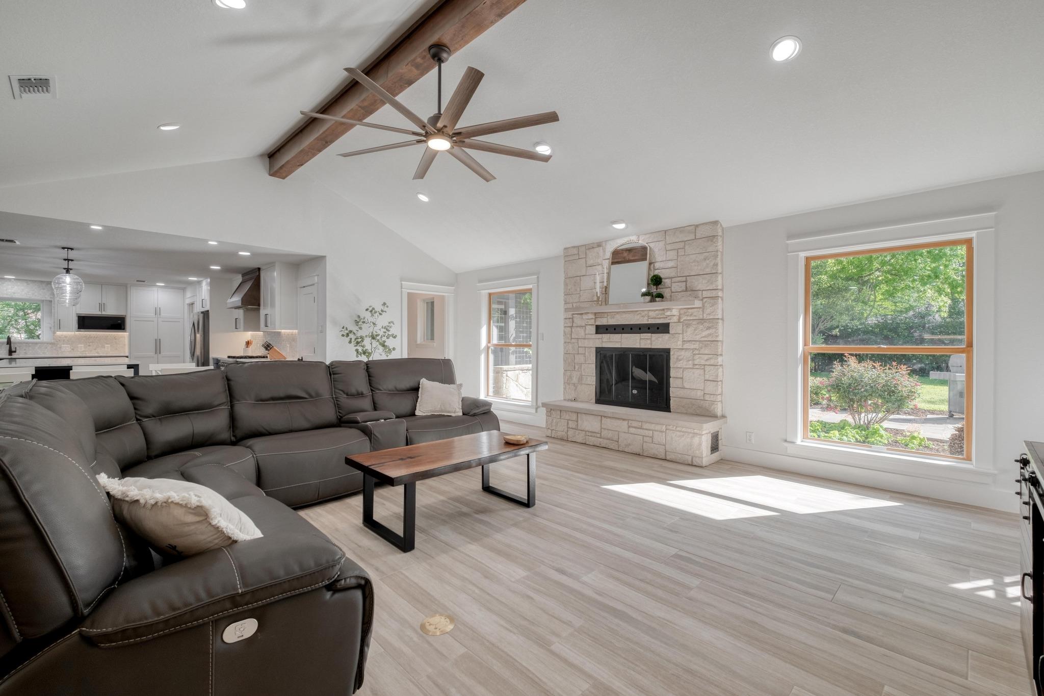 2803 Live Oak ST
