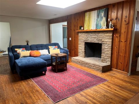 Photo of 1003 W Bluebonnet DR, San Marcos, TX 78666 (MLS # 1043411)