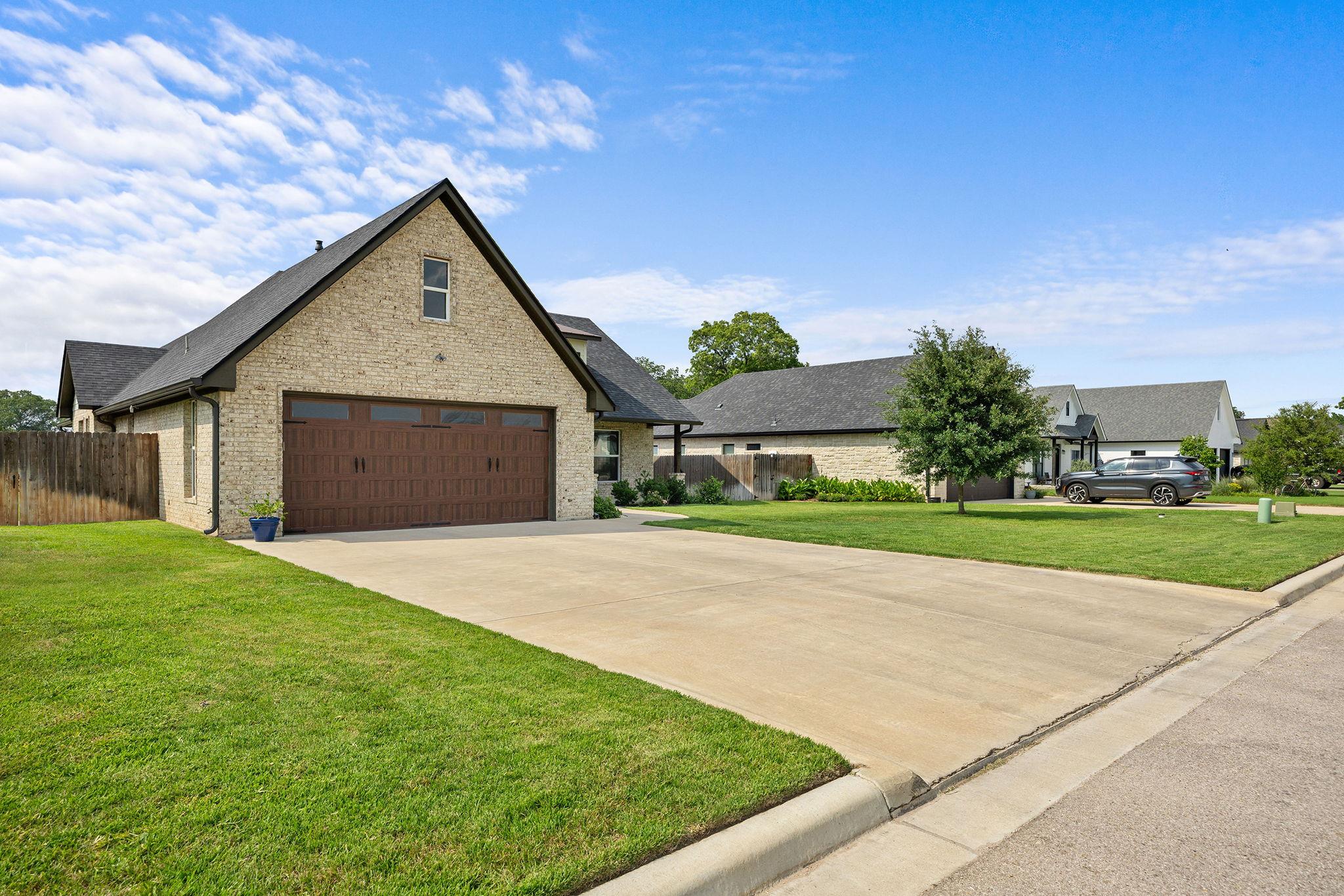 121 Gloria BLVD