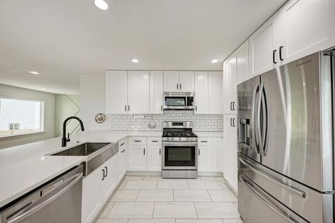 Tiny photo for 1703 Hillcrest LN, Austin, TX 78721 (MLS # 8736583)