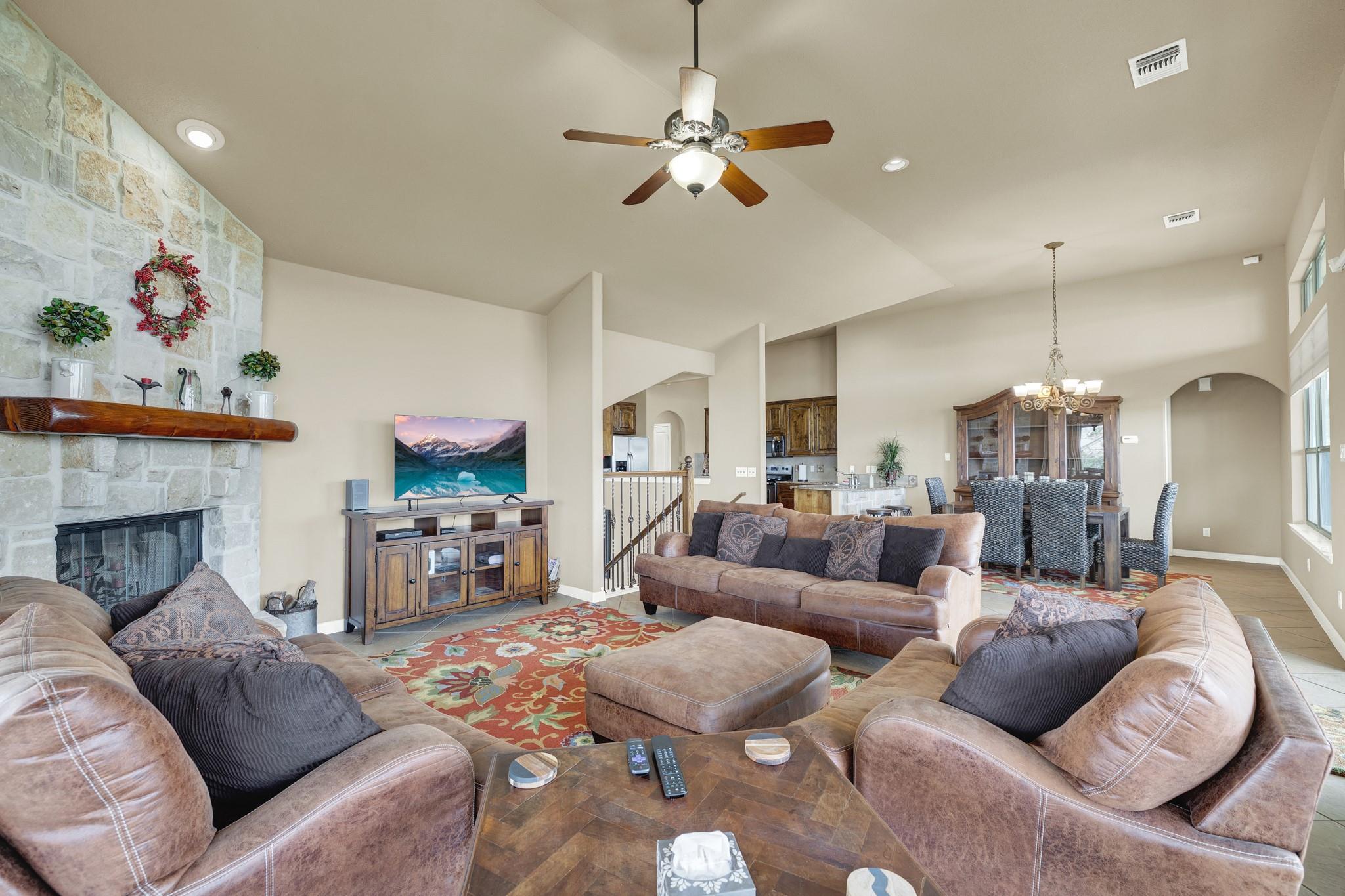 1525 Lakeside DR W