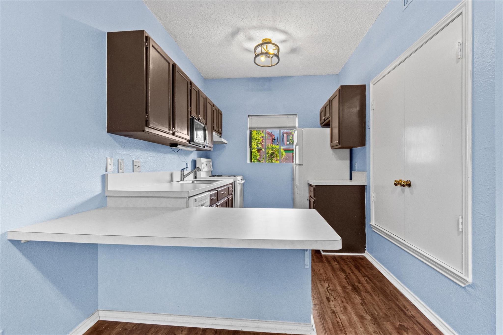 3206 King ST 204