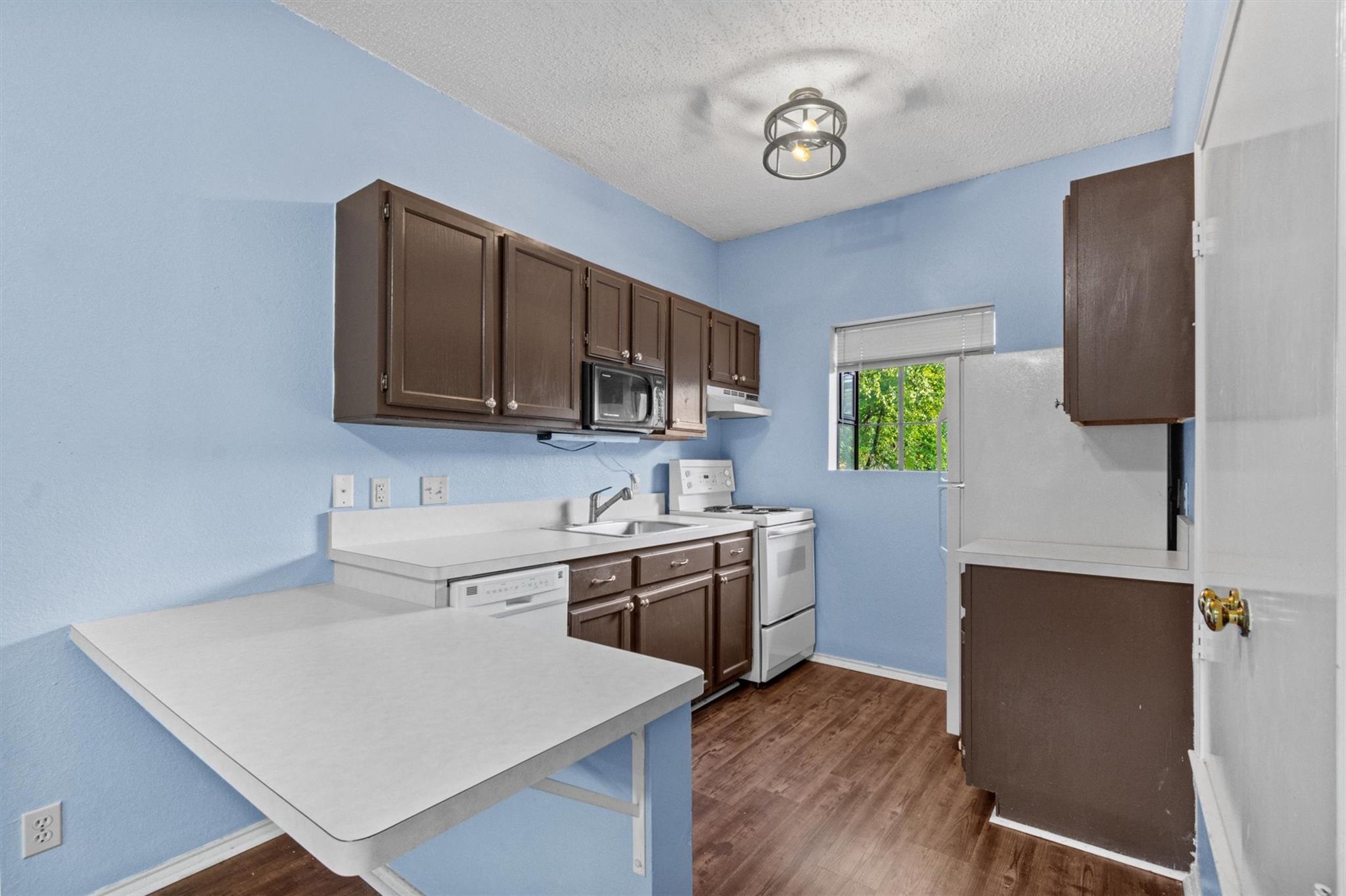 3206 King ST 204