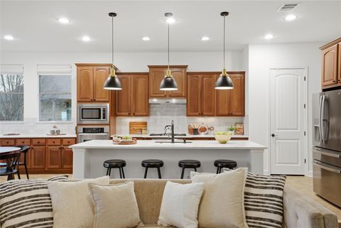 Photo of 105 Edinburgh Isle CT, Lakeway, TX 78738 (MLS # 1844562)